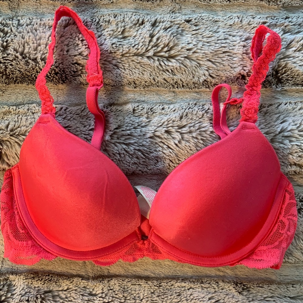Super cute, pink bra!